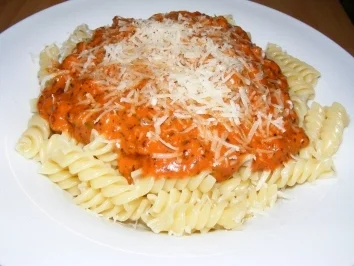 Rezept: Hackfleischsauce mit Nudeln und Parmesan Bild Nr. 2 Hackfleischsauce mit Nudeln und Parmesan - Rezept - Bild Nr. 2