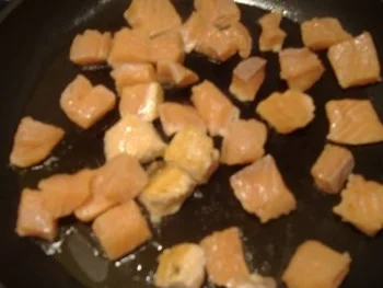 Rezept: Pasta mit Lachswürfel in Zitronen-Kapern-Sauce Bild Nr. 2 Pasta mit Lachswürfel in Zitronen-Kapern-Sauce - Rezept - Bild Nr. 2