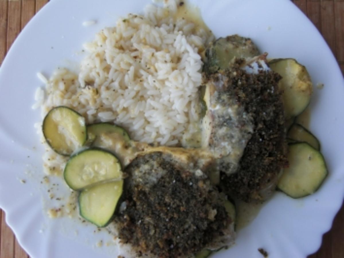 Fischfilet mit knuspriger Kräuterkruste und Zucchini - Rezept - kochbar.de