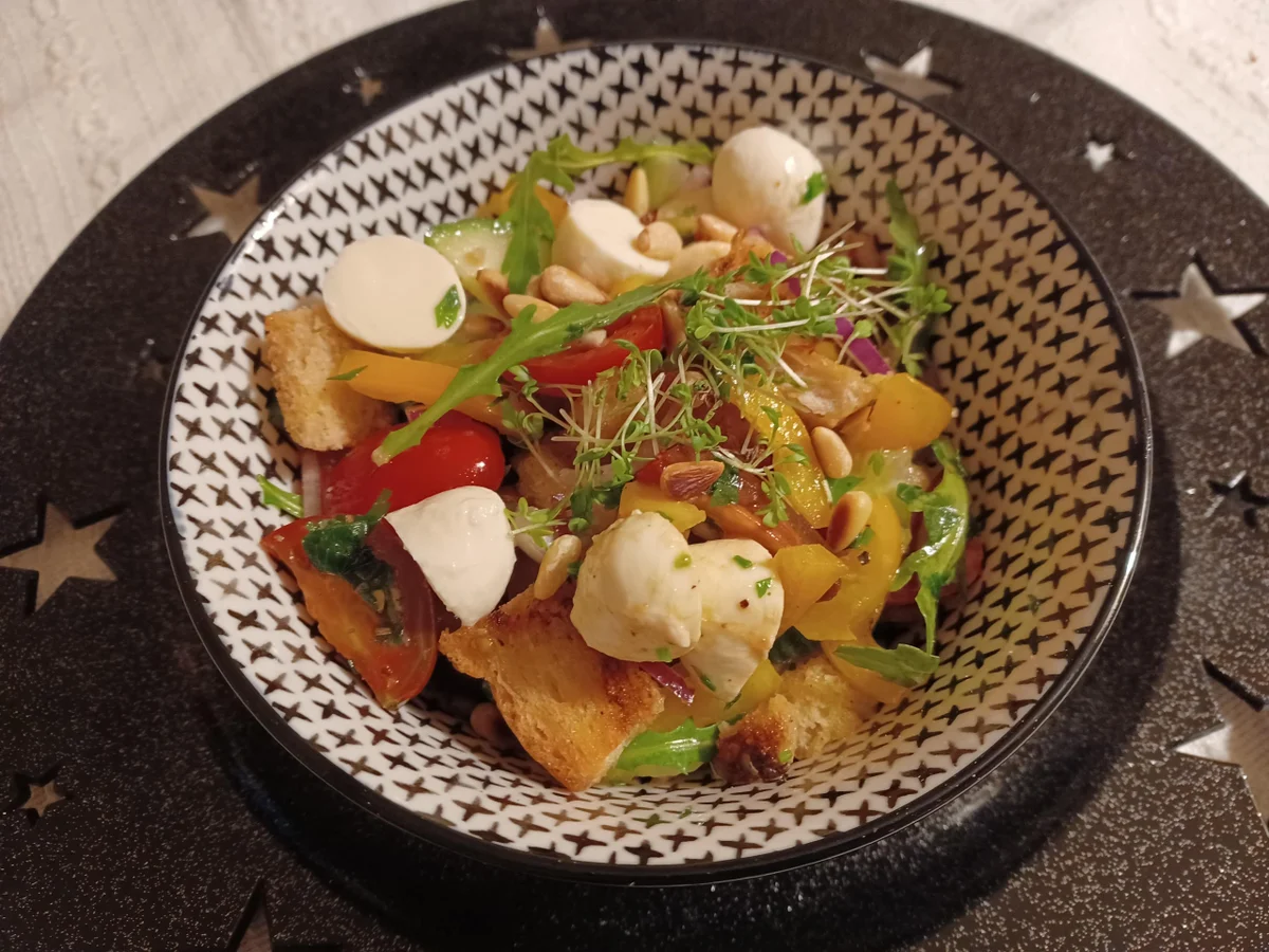 Rezept: Brotsalat Bild Nr. 2 Brotsalat - Rezept - Bild Nr. 2