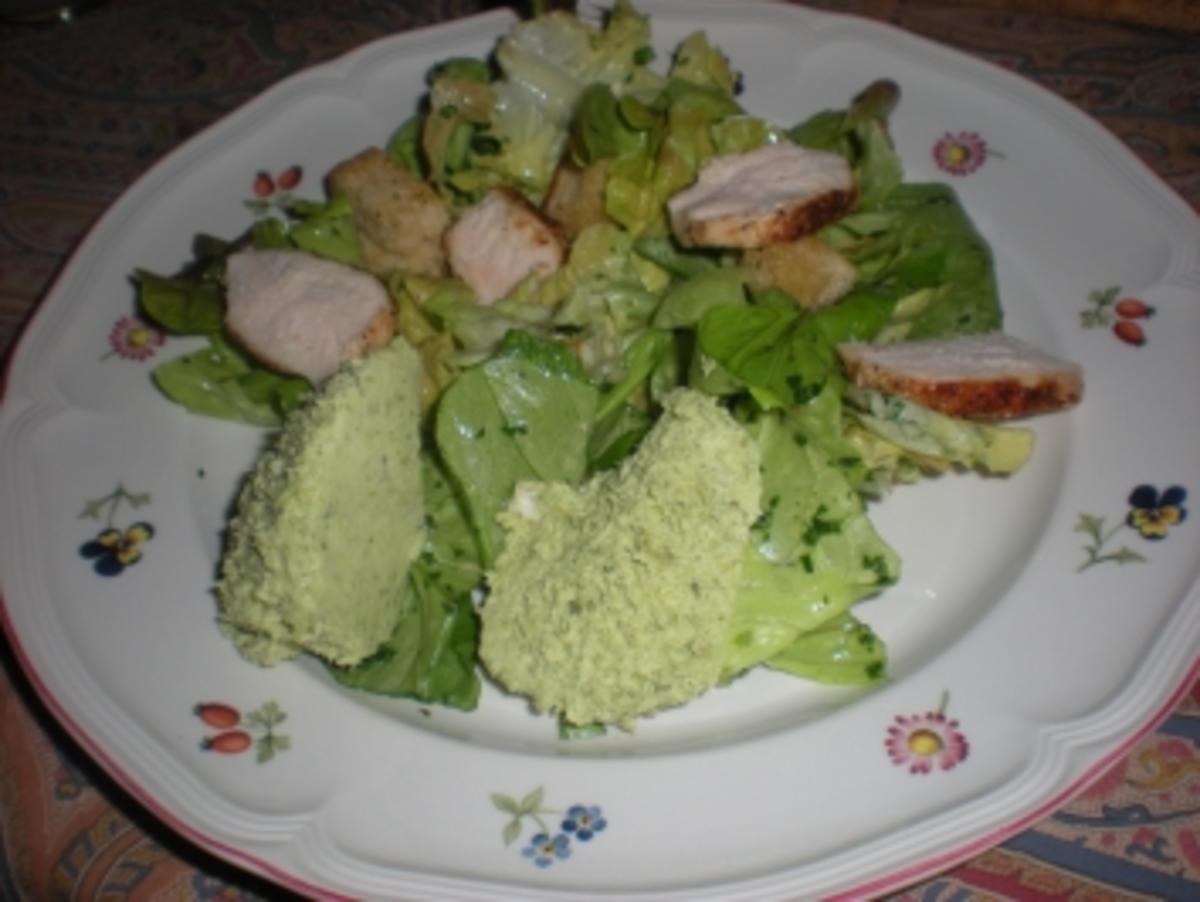 Grünes Spargelmousse auf Salatbett - Rezept