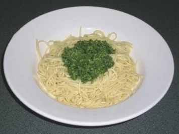 Käse - Basilikum Pesto mit Spinatnudeln alla mama :D - Rezept - Bild Nr. 2