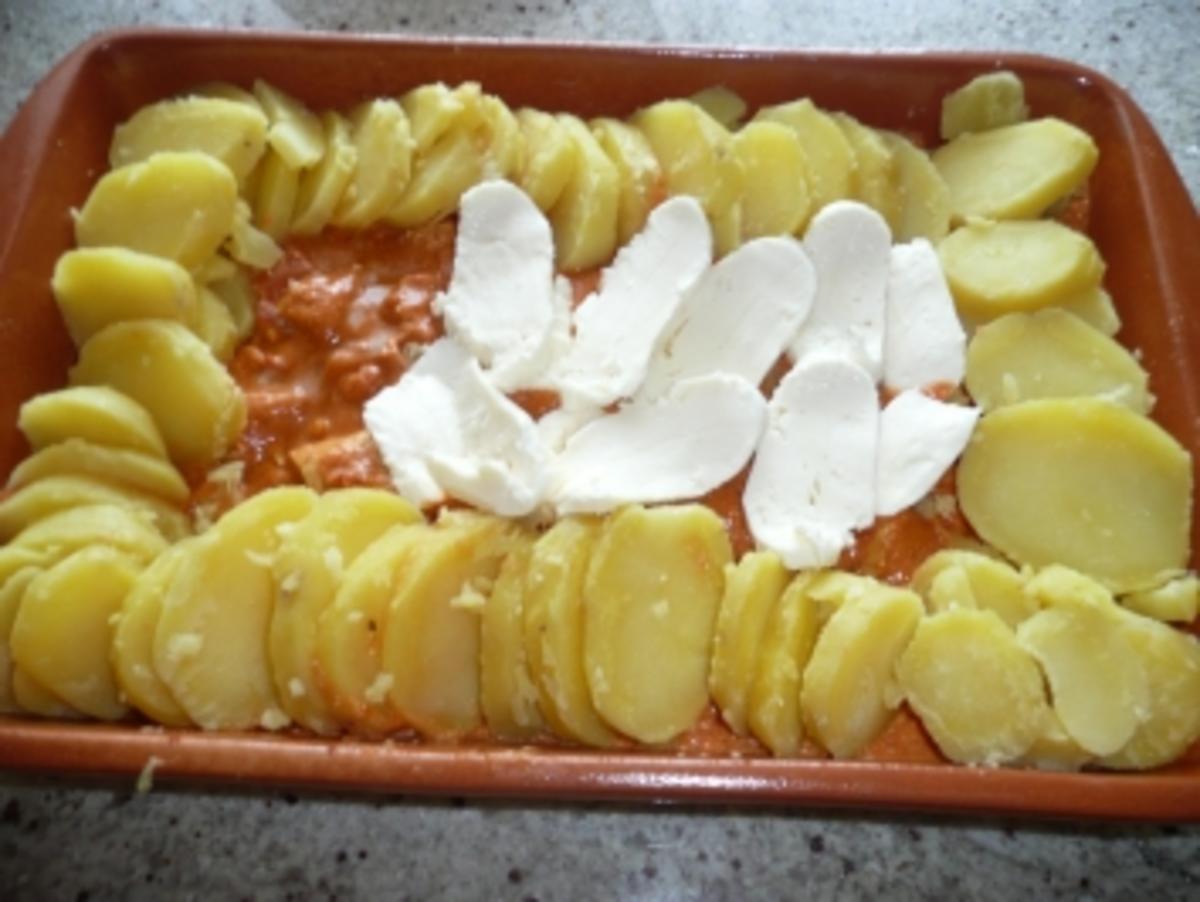 Zwiebelhähnchen im Kartoffelrand - Rezept - Bild Nr. 2