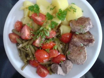 Medaillons auf Bohnen-Tomaten-Gemüse - Rezept - Bild Nr. 2