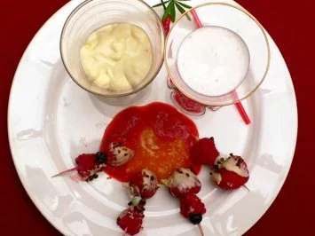 Rezept: Waldmeistermousse mit Früchten und Gundermannsorbet Waldmeistermousse mit Früchten und Gundermannsorbet - Rezept