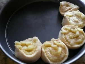 Rezept: Apfel-Rosettenkuchen Bild Nr. 4 Apfel-Rosettenkuchen - Rezept - Bild Nr. 4