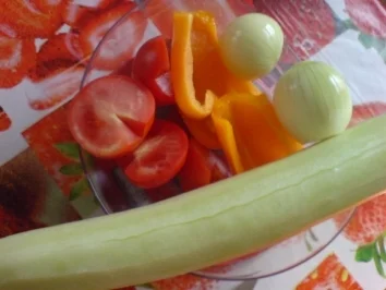 Rezept: Farbiger Gurkensalat Bild Nr. 4 Farbiger Gurkensalat - Rezept - Bild Nr. 4