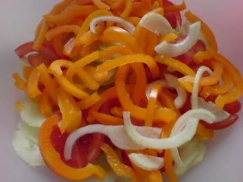 Rezept: Farbiger Gurkensalat Bild Nr. 6 Farbiger Gurkensalat - Rezept - Bild Nr. 6