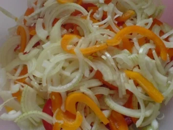 Rezept: Farbiger Gurkensalat Bild Nr. 7 Farbiger Gurkensalat - Rezept - Bild Nr. 7