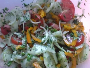 Rezept: Farbiger Gurkensalat Bild Nr. 12 Farbiger Gurkensalat - Rezept - Bild Nr. 12