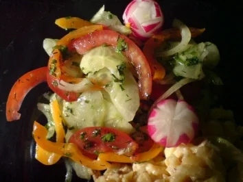 Rezept: Farbiger Gurkensalat Farbiger Gurkensalat - Rezept