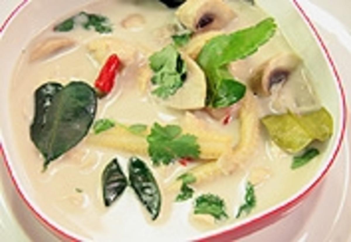 Asiatische Huhnersuppe Mit Kokusmilch Rezept Kochbar De