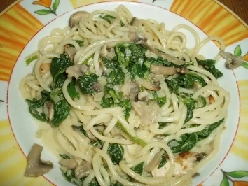 Spaghetti mit Spinat-Schwammerlsoß - Rezept
