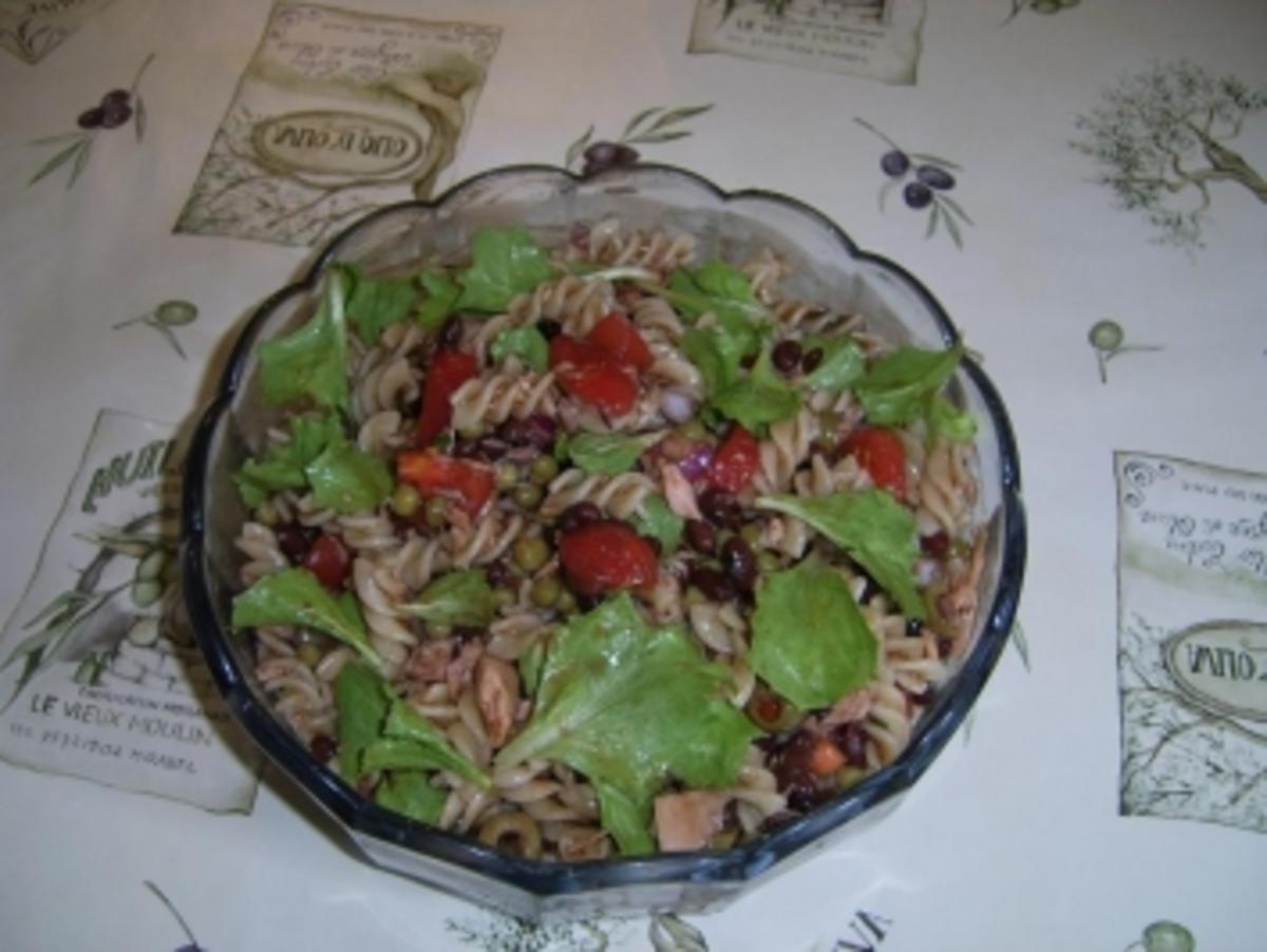 Bilder für Nudelsalat mit Thunfisch und schwarzen Bohnen - Rezept