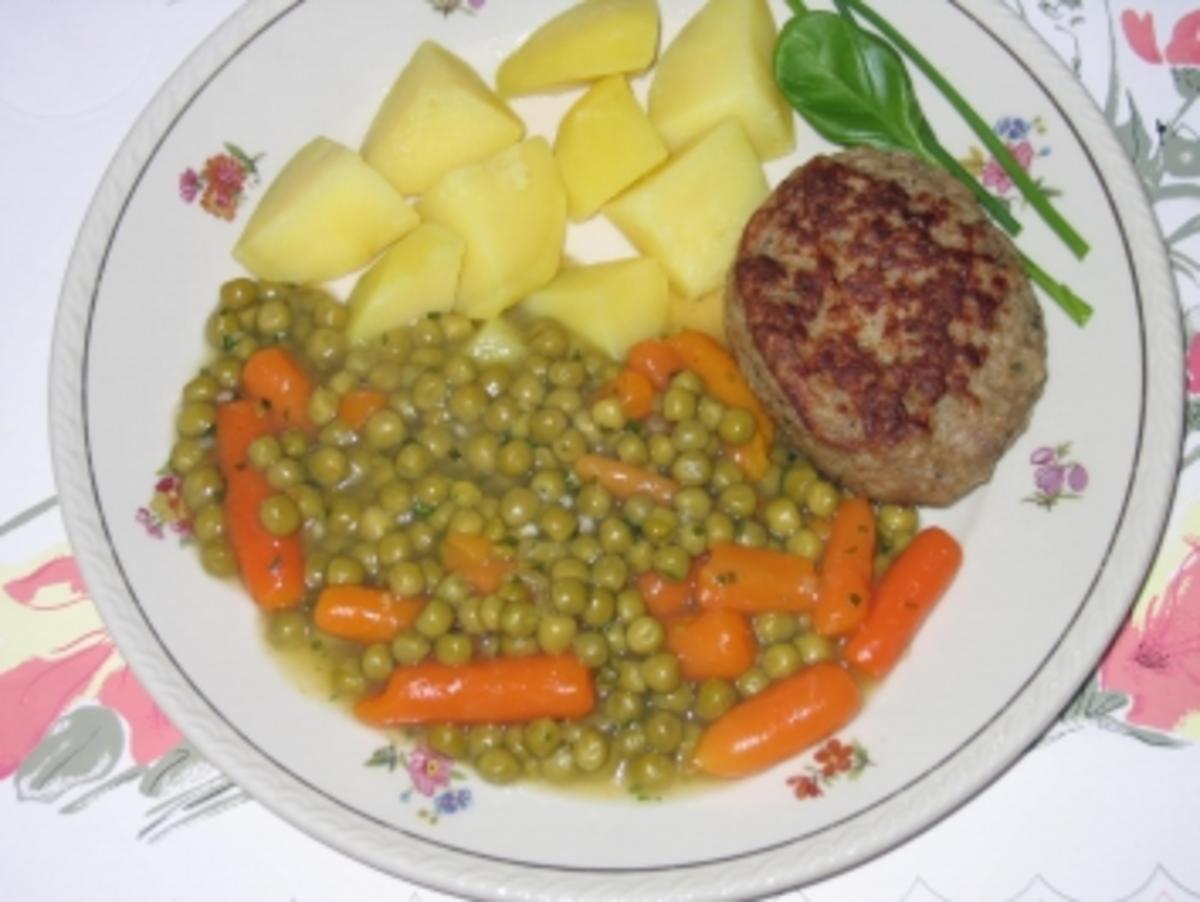 Hauptgericht: Fleischpflanzerln mit Karotten-Erbsen-Gemüse und Salzkartoffel - Rezept - Bild Nr. 2