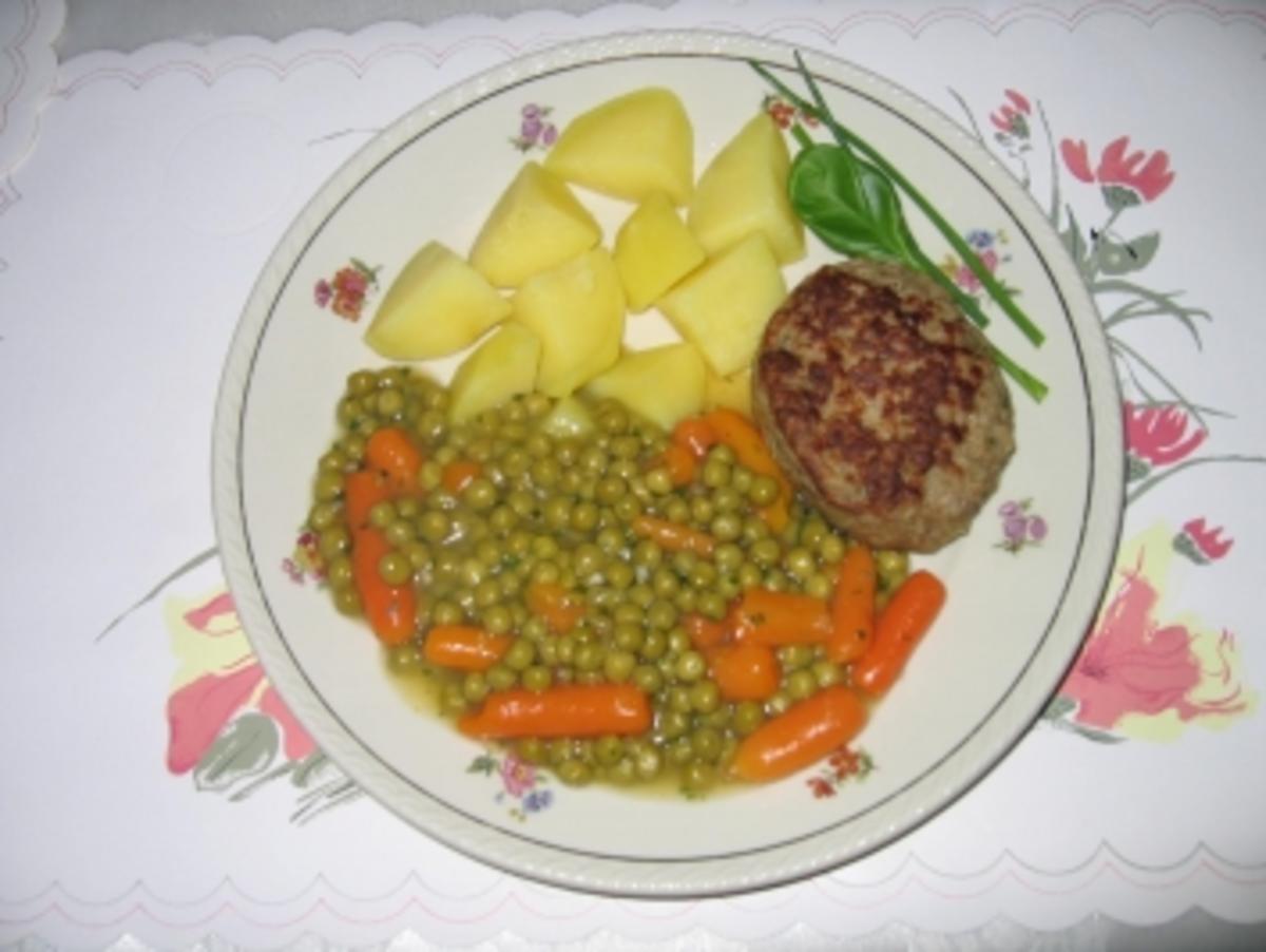Hauptgericht: Fleischpflanzerln mit Karotten-Erbsen-Gemüse und Salzkartoffel - Rezept - Bild Nr. 3