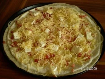 Rezept: Flammkuchen mit Spargelstückchen Flammkuchen mit Spargelstückchen - Rezept