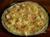 Flammkuchen mit Spargelstückchen - Rezept