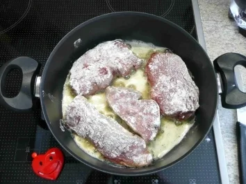 Rezept: Rind : Schnitzel vom Rind in Rotweinsoße Bild Nr. 3 Rind : Schnitzel vom Rind in Rotweinsoße - Rezept - Bild Nr. 3