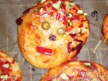 Rezept: Pizzagesichter und Schnecken Pizzagesichter und Schnecken - Rezept