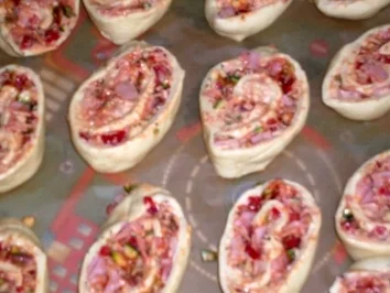 Rezept: Pizzagesichter und Schnecken Pizzagesichter und Schnecken - Rezept