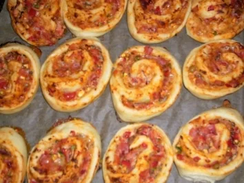 Rezept: Pizzagesichter und Schnecken Pizzagesichter und Schnecken - Rezept