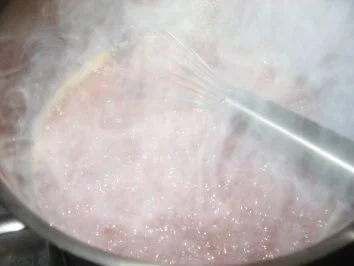 Rezept: Verschiedenes: Braune Mehlschwitze für Sauerbraten und dunkles Fleisch Bild Nr. 3 Verschiedenes: Braune Mehlschwitze für Sauerbraten und dunkles Fleisch - Rezept - Bild Nr. 3