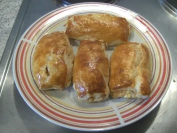 Blätterteigröllchen mit  Räucherlachsfüllung - Rezept