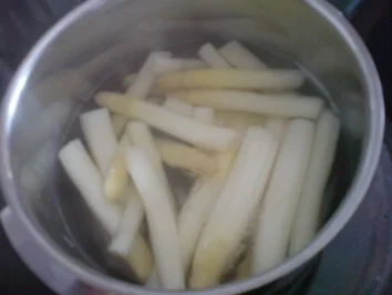 Rezept: Paprika-Hackbällchen mit Blumenkohl und Spargel in Sauce Hollandaise Bild Nr. 4 Paprika-Hackbällchen mit Blumenkohl und Spargel in Sauce Hollandaise - Rezept - Bild Nr. 4