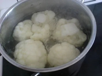 Rezept: Paprika-Hackbällchen mit Blumenkohl und Spargel in Sauce Hollandaise Bild Nr. 5 Paprika-Hackbällchen mit Blumenkohl und Spargel in Sauce Hollandaise - Rezept - Bild Nr. 5