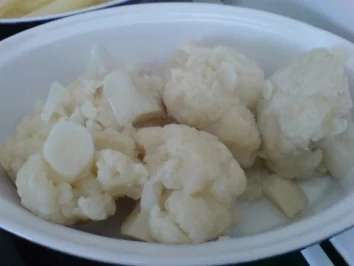 Rezept: Paprika-Hackbällchen mit Blumenkohl und Spargel in Sauce Hollandaise Bild Nr. 14 Paprika-Hackbällchen mit Blumenkohl und Spargel in Sauce Hollandaise - Rezept - Bild Nr. 14