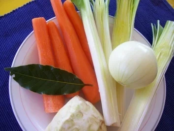 EINTOPF/SUPPEN: Weiße-Bohnen-Suppe mit Hackmurmeln - Rezept