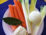 EINTOPF/SUPPEN: Weiße-Bohnen-Suppe mit Hackmurmeln - Rezept