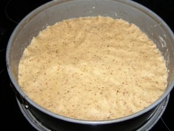 Rezept: Rhabarber-Käse-Sahne-Torte Bild Nr. 2 Rhabarber-Käse-Sahne-Torte - Rezept - Bild Nr. 2