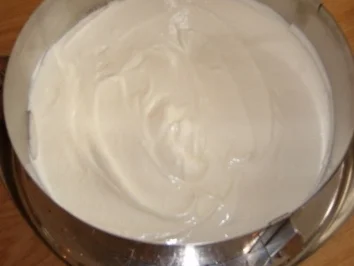 Rezept: Rhabarber-Käse-Sahne-Torte Bild Nr. 4 Rhabarber-Käse-Sahne-Torte - Rezept - Bild Nr. 4