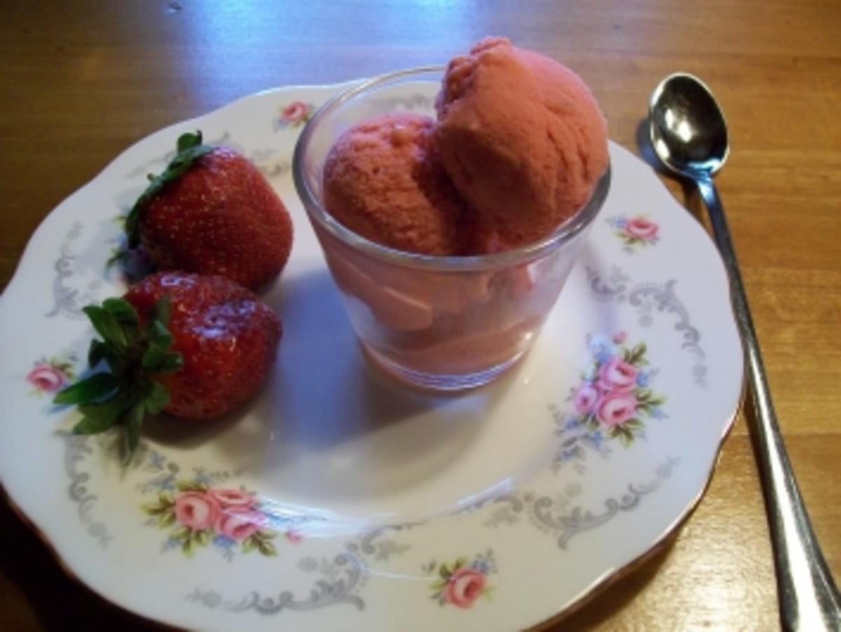 Erdbeer-Joghurt-Parfait - Rezept mit Bild - kochbar.de