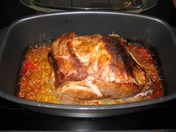 Schweinebraten mit Zwiebelgemüse - Rezept