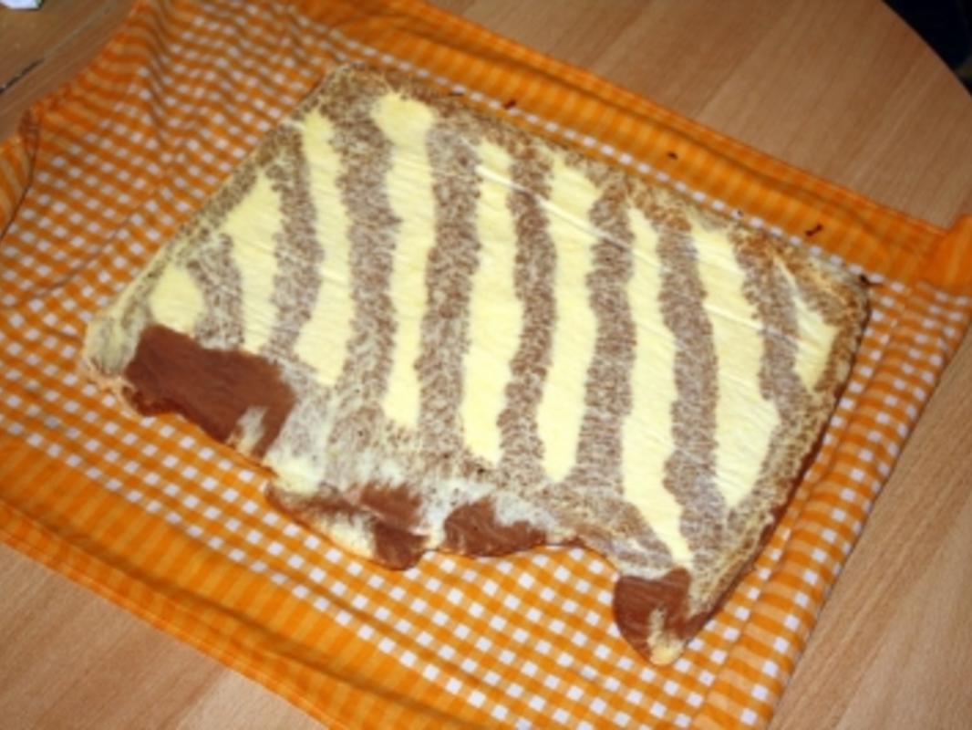 Erdbeer Zebra Rolle - schnell &amp; einfach - 218 kcal/100g