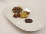 Rezept: Rinderfilet mit Pininenkernkruste an Rotweinsauce, Kartoffelblinis und Ratatouille Rinderfilet mit Pininenkernkruste an Rotweinsauce, Kartoffelblinis und Ratatouille - Rezept