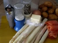 Spargel mit Klärchens Sosse, neuen Kartoffeln und Räucherlachs - Rezept - Bild Nr. 2