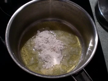 Spargel mit Klärchens Sosse, neuen Kartoffeln und Räucherlachs - Rezept - Bild Nr. 4