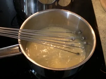 Spargel mit Klärchens Sosse, neuen Kartoffeln und Räucherlachs - Rezept - Bild Nr. 5