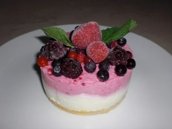 Waldbeerenmousse auf Holudersirupmousse Törtchen - Rezept - Bild Nr. 2