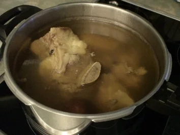 Karins Fleischbrühe - Rezept