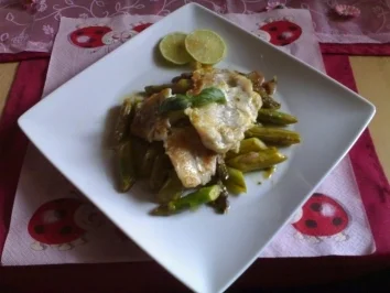 Rotbarschfilet auf gebratenen Spargel - Rezept