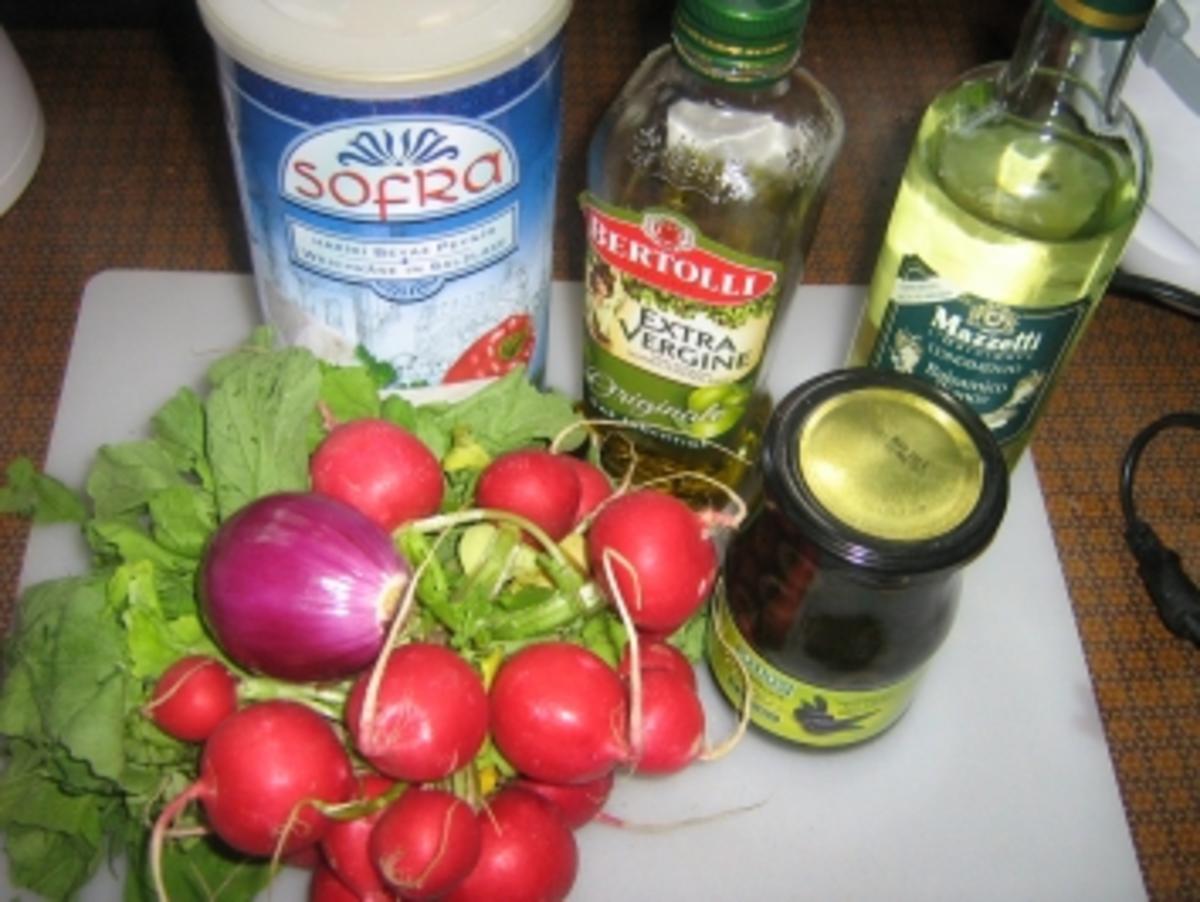 Radieschensalat mit Feta und schwarzen Oliven - Rezept - Bild Nr. 2
