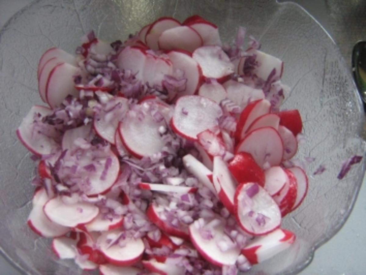 Radieschensalat mit Feta und schwarzen Oliven - Rezept - Bild Nr. 4
