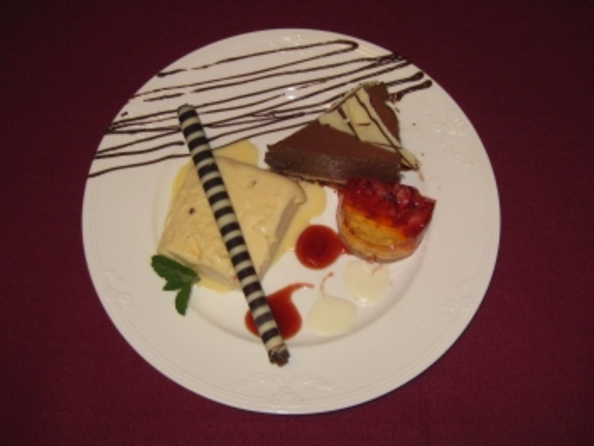 Weißes Schokoladeneis mit rosa Pfeffer, Marquise au Chocolat und ...