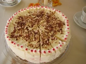 Creme-fine Erdbeertorte - Rezept