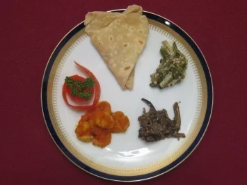 Scampi in pikanter Tomatensoße mit Farata und Gemüse - Rougaille Camaron - Rezept